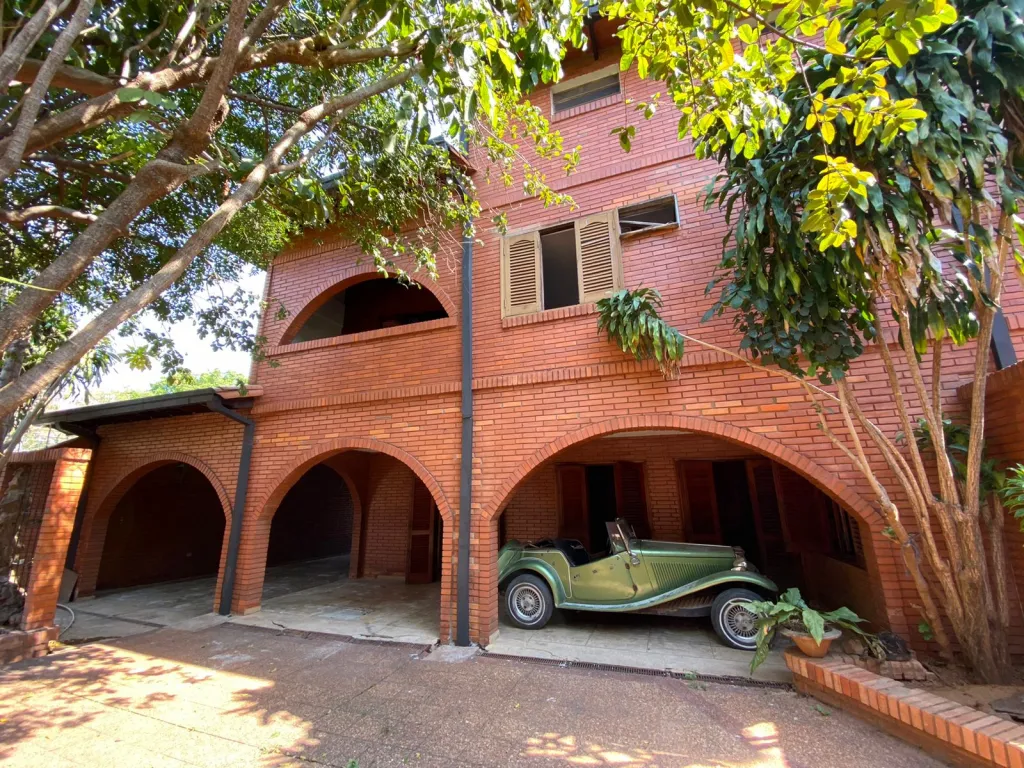 EN VENTA RESIDENCIA EN ESQUINA EN BARRIO SAJONIA — foto 2