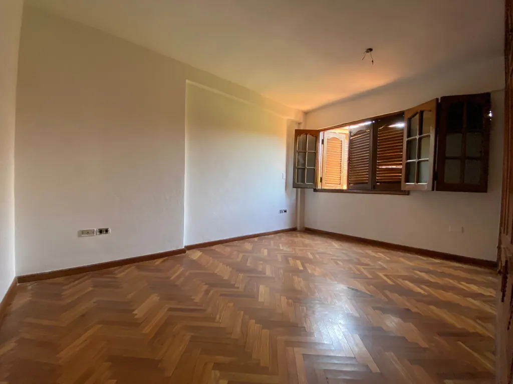 EN VENTA RESIDENCIA EN ESQUINA EN BARRIO SAJONIA — foto 3