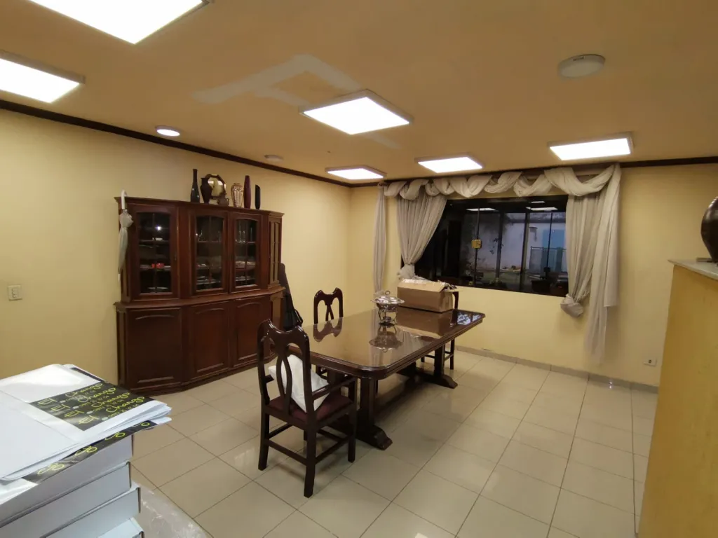 VENDO HERMOSA RESIDENCIA SOBRE AVDA. PERÓN — foto 2
