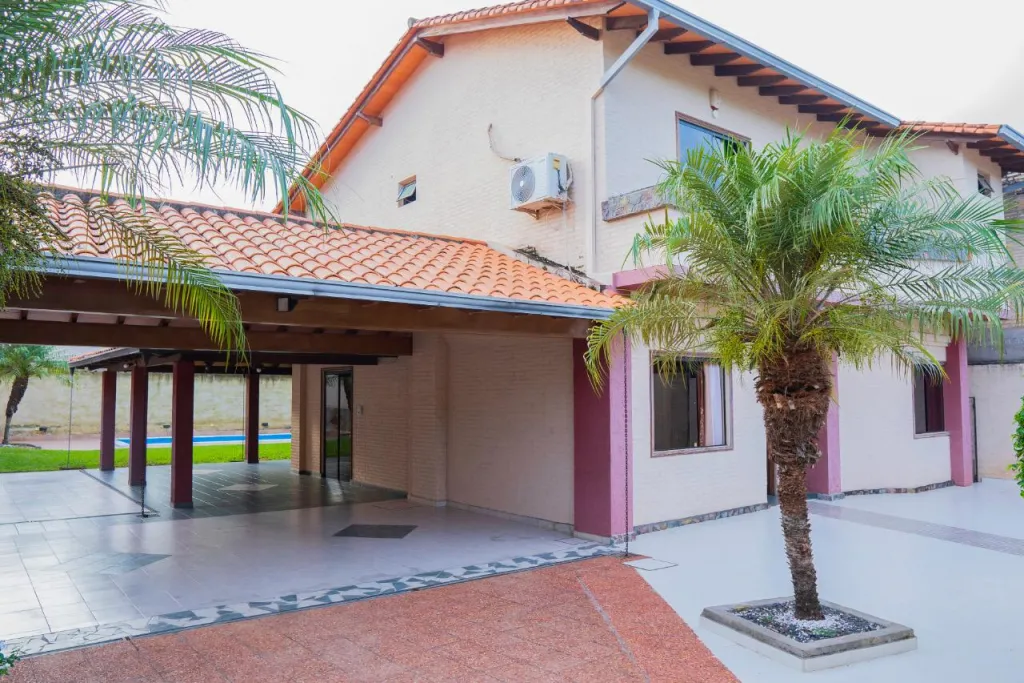VENDO AMPLIA CASA EN LAMBARE — foto 2