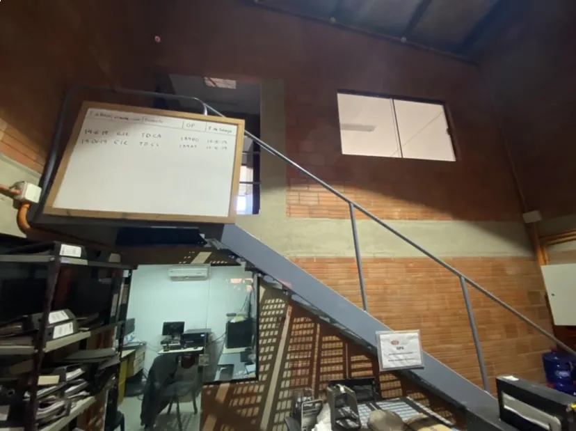 Showroom con oficinas + deposito en venta — foto 2