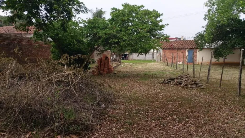 VENDO AMPLIO TERRENO EN LUQUE. ZONA LOMA MERLO — foto 2