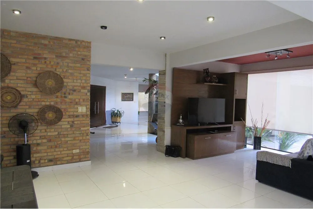 VENDO HERMOSA CASA EN SAN LORENZO — foto 2