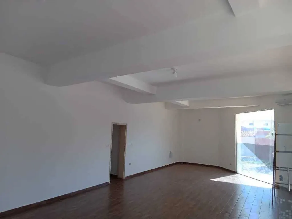 salon comercial en barrio Jara — foto 2