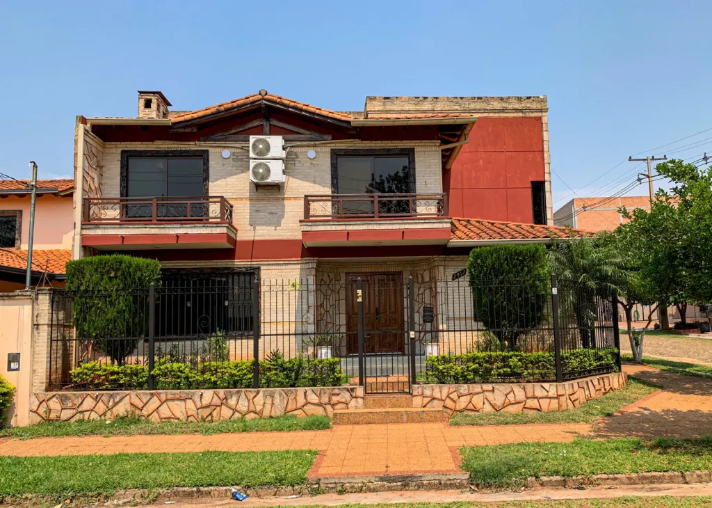 VENDO CASA EN ESQUINA ZONA PASEO CERRO ALTO LAMBARE — foto 2
