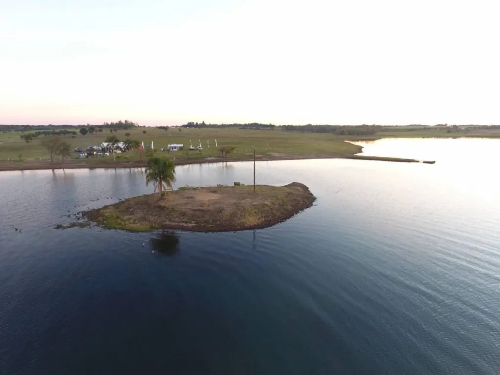 EN VENTA LOTES EN PARAQVARIA AERO & MARINA COUNTRY CLUB SA. — foto 2