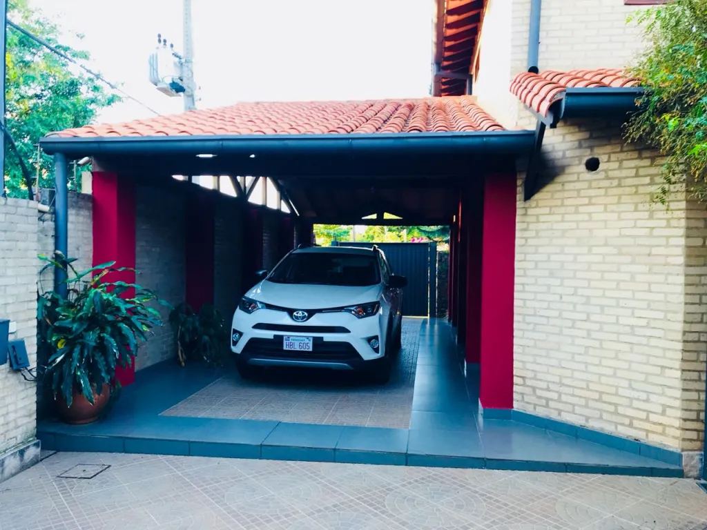 VENDO AMPLIA RESIDENCIA EN ESQUINA ZONA CONMEBOL — foto 3