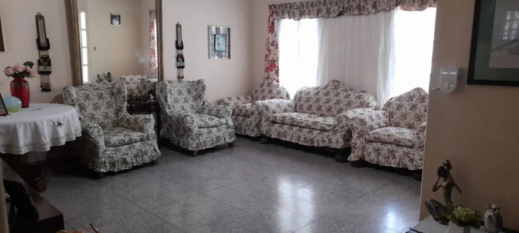 VENDO CASA EN BARRIO JARA. EXCELENTE UBICACION — foto 2