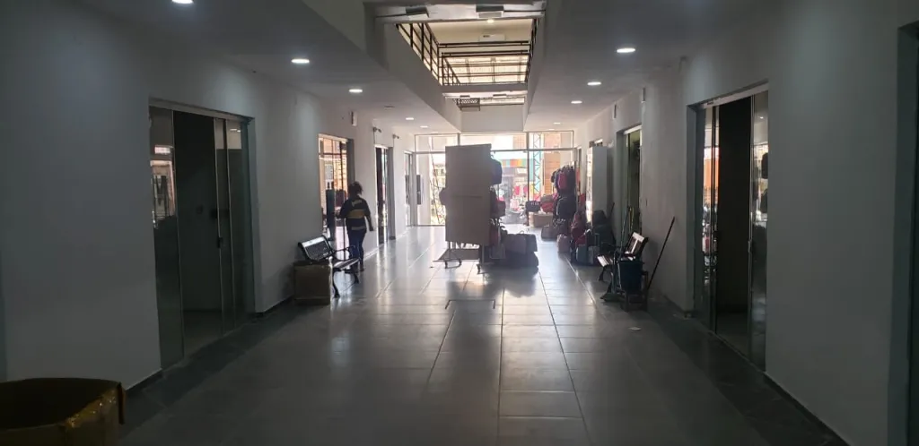 SE VENDE LOCAL EN ALBERDI - PLENO CENTRO, LUGAR INMEJORABLE. — foto 2