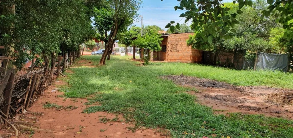 Oferto terreno con casita en Ñemby sobre asfalto a metros de Acceso Sur — foto 3