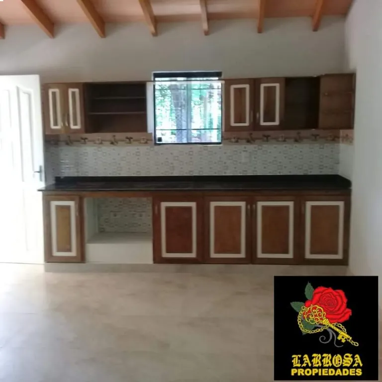 VENDO HERMOSA CASA EN AREGUA A UNA CUADRA DE RUTA QUE UNE AREGUA CAPIATÁ — foto 2