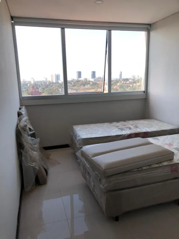 VILLA MORRA, EDIF. DE LUJO, COQUETO DPTO. 2 DORM. 3 COCH, 124 M2 CON RENTA U$ 1400 MENS. — foto 2