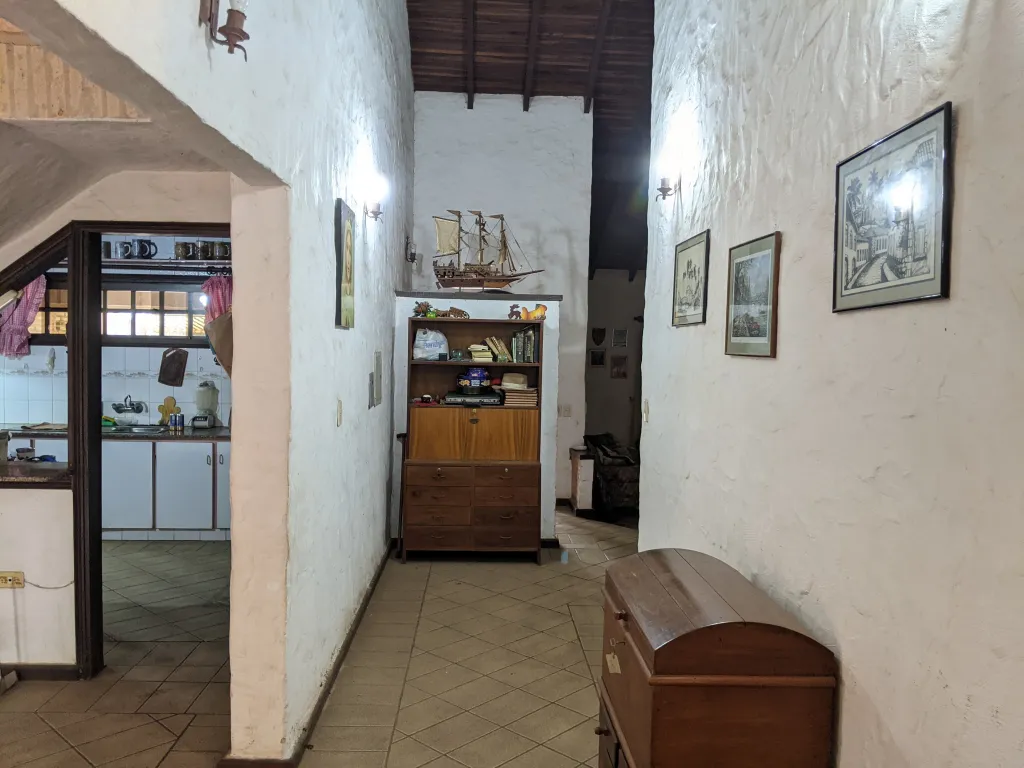 Amplia casa a refaccionar en Mburucuya — foto 3