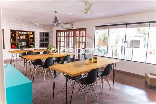 CASA AMPLIA EN VILLA AURELIA — foto 3