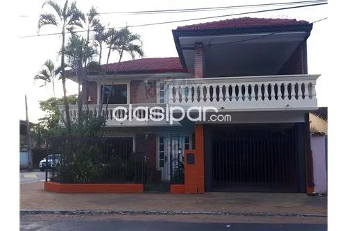 CASA DE 2 PLANTAS EN ESQUINA- LOS LAURELES- — foto 2