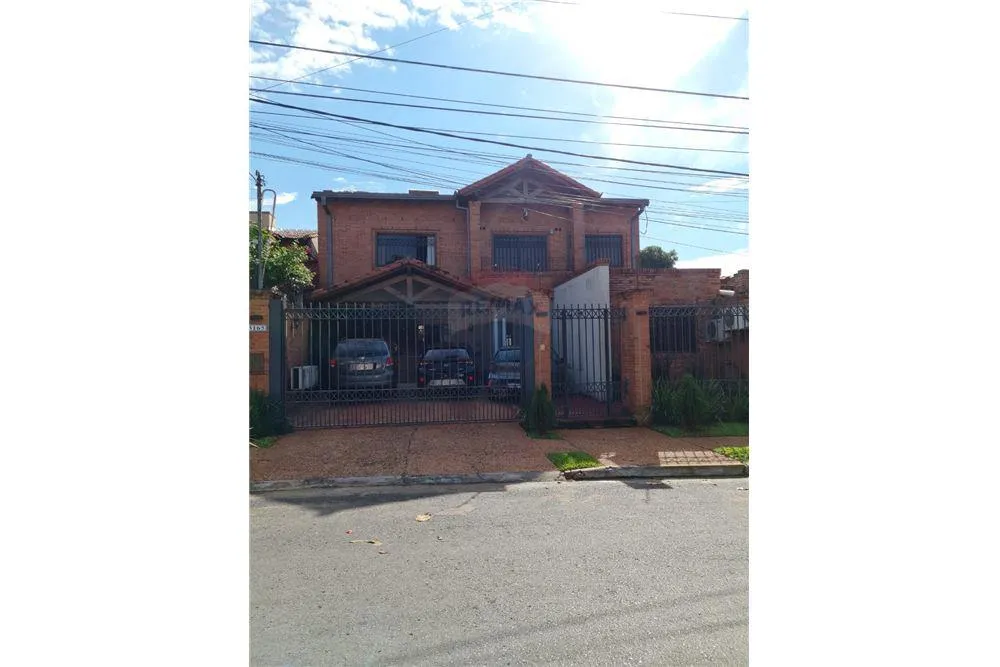 HERMOSA CASA SOBRE BERTONI EN BARRIO HERRERA — foto 2