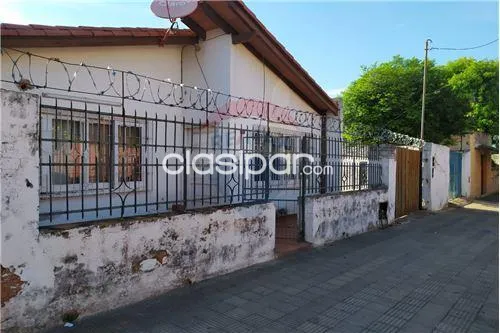 Vendo Terreno con casa a demoler en Asunción, en el barrio Vista Alegre — foto 2