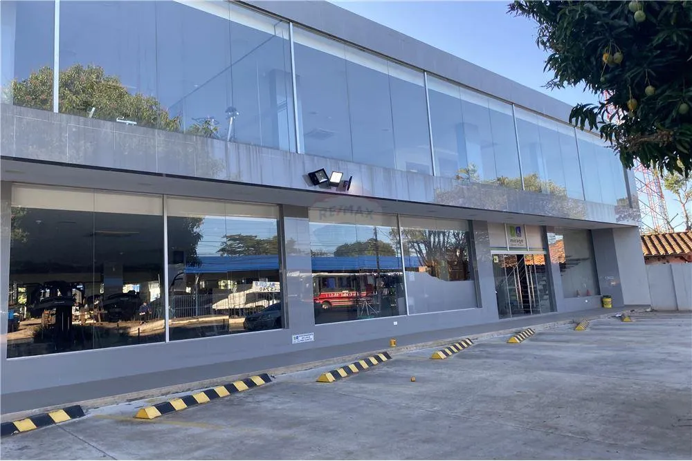 SE VENDE IMPORTANTE LOCAL COMERCIAL O EDIFICIO CORPORATIVO — foto 2