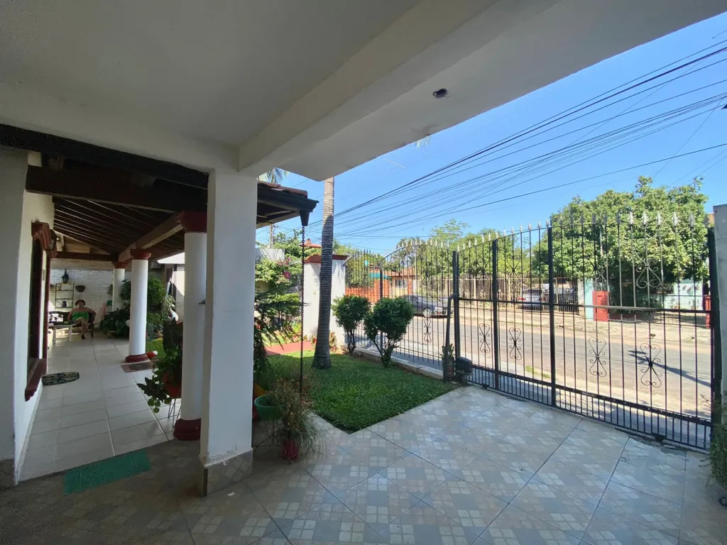 RESIDENCIA A MEDIA CUADRA DE AV. 1ER PRESIDENTE — foto 2