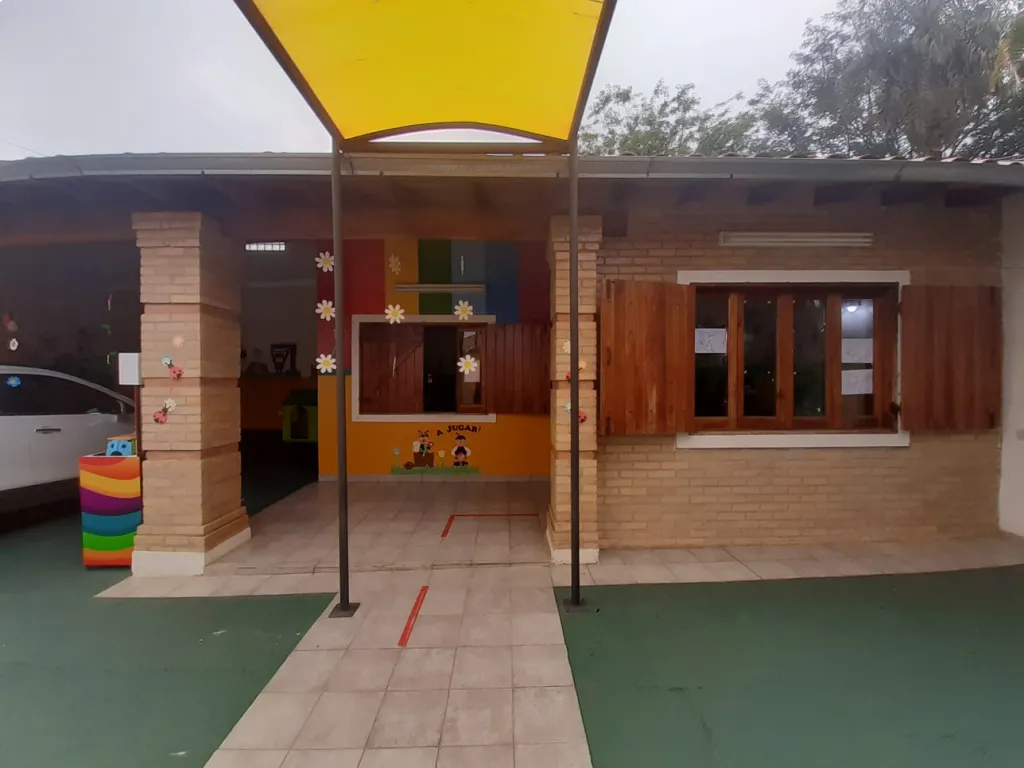 VENDO CASA EN ZONA PREFERENCIAL DE LAMBARÉ — foto 2