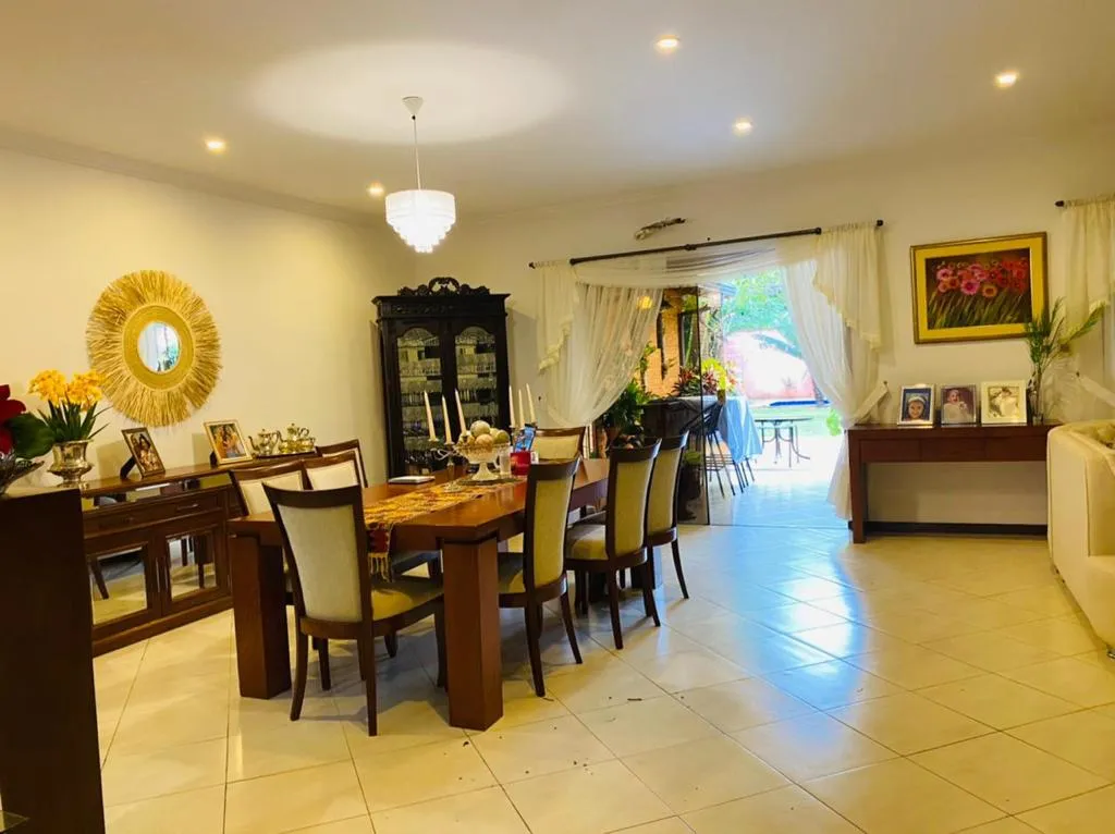 HERMOSA CASA SOBRE BERTONI EN BARRIO HERRERA — foto 2