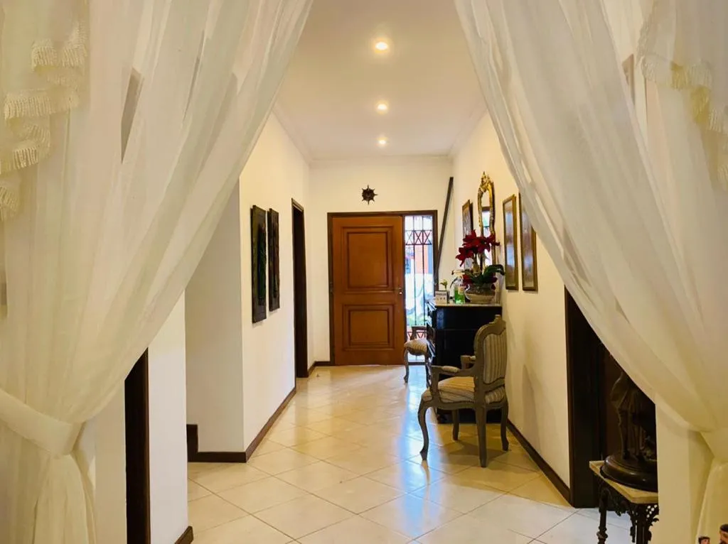 HERMOSA CASA SOBRE BERTONI EN BARRIO HERRERA — foto 3