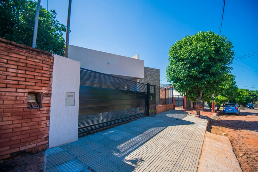 VENDO CASA A ESTRENAR EN BARRIO LUCERITO SAN LORENZO — foto 2