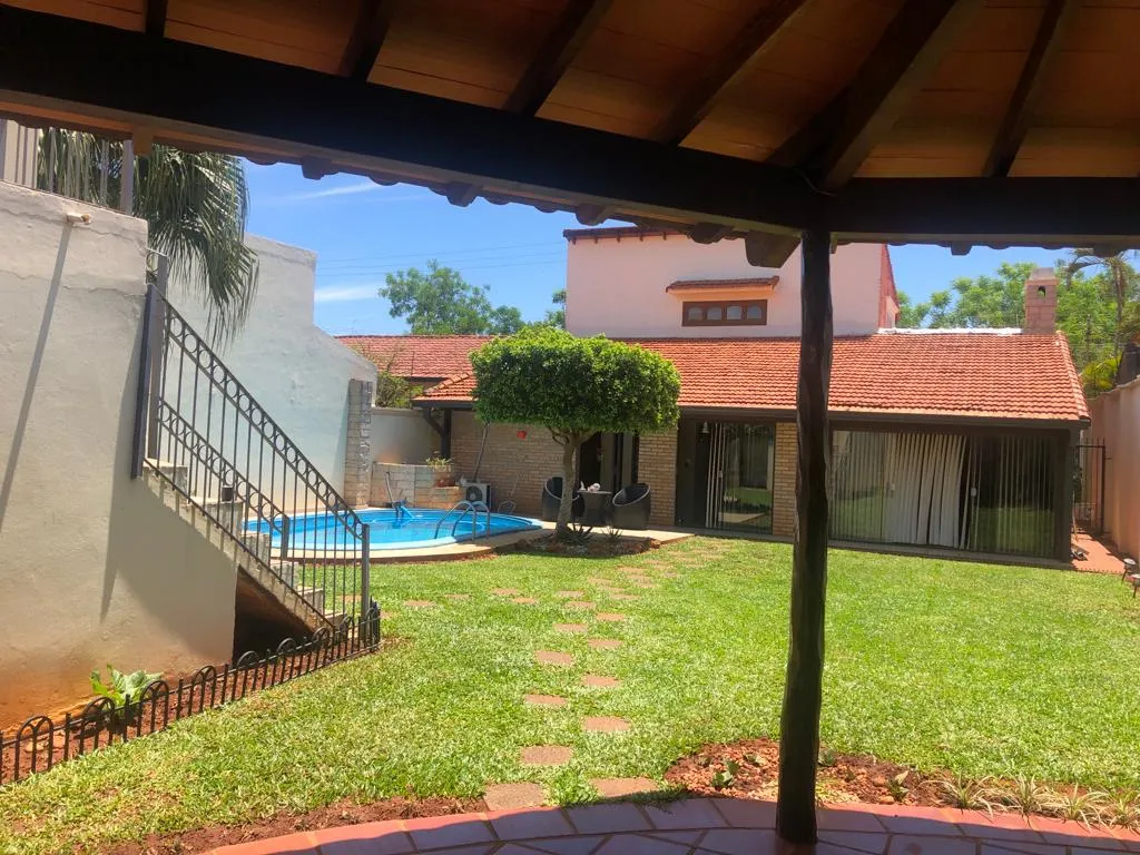 Casa con piscina y quincho — foto 3