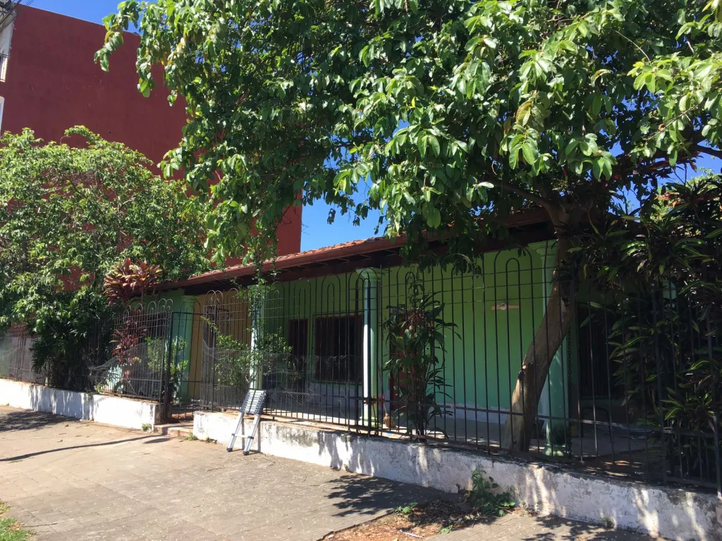 ALQUILO AMPLIA CASA EN ESQUINA EN EL CENTRO MISMO DE CAPIATÁ — foto 2