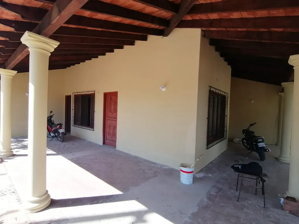 ALQUILO AMPLIA CASA EN ESQUINA EN EL CENTRO MISMO DE CAPIATÁ — foto 3