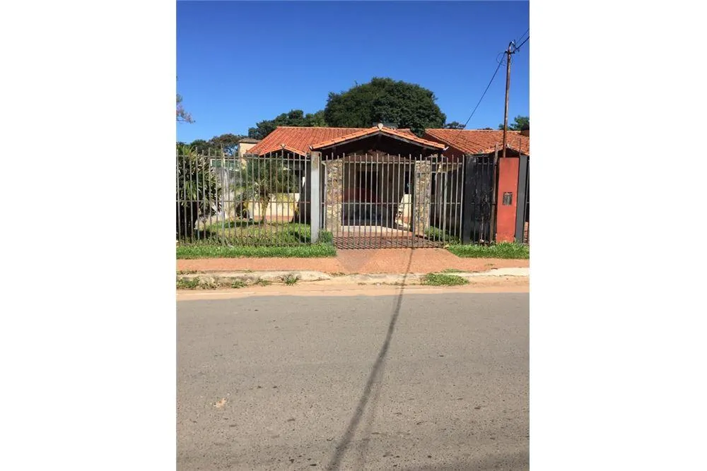 VENDO HERMOSA CASA EN LUQUE - LAURELTY — foto 2