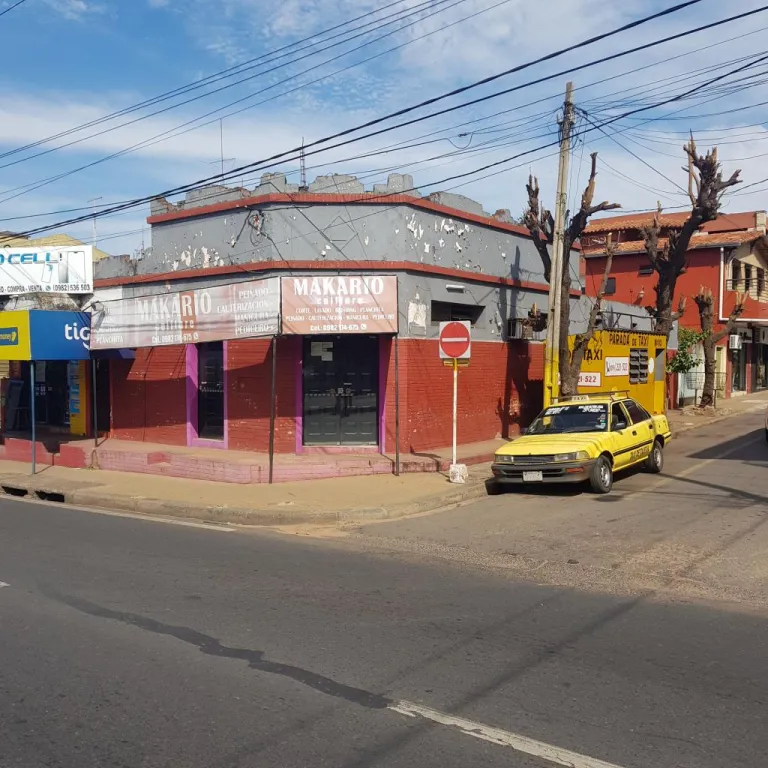 Itauguá en esquina 245 m2 sobre ruta 2 lado derecho desde Asunción ideal para negocio — foto 2