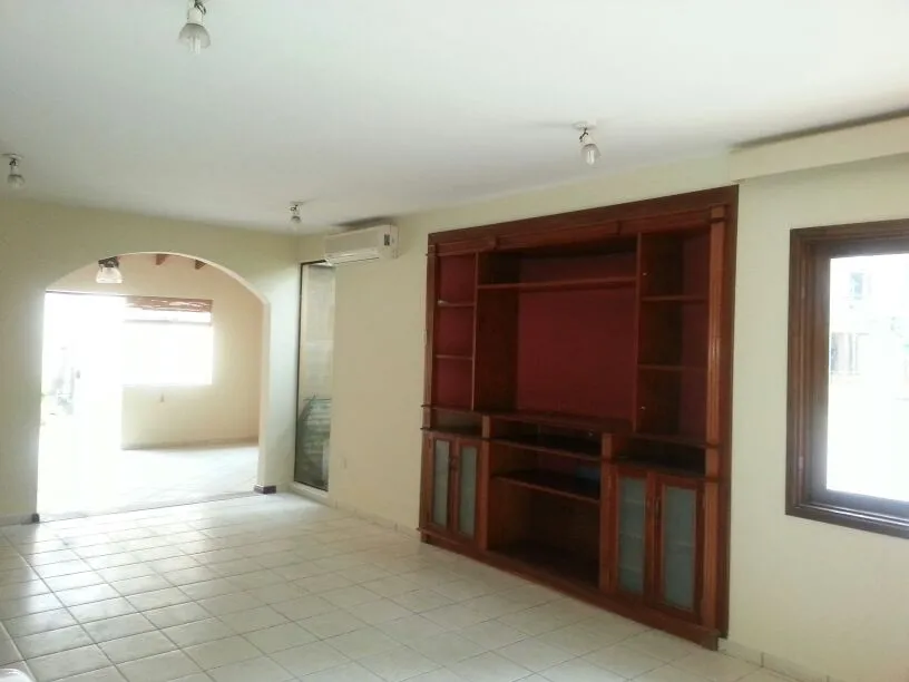 Hermosa Casa en Barrio Cerrado — foto 2