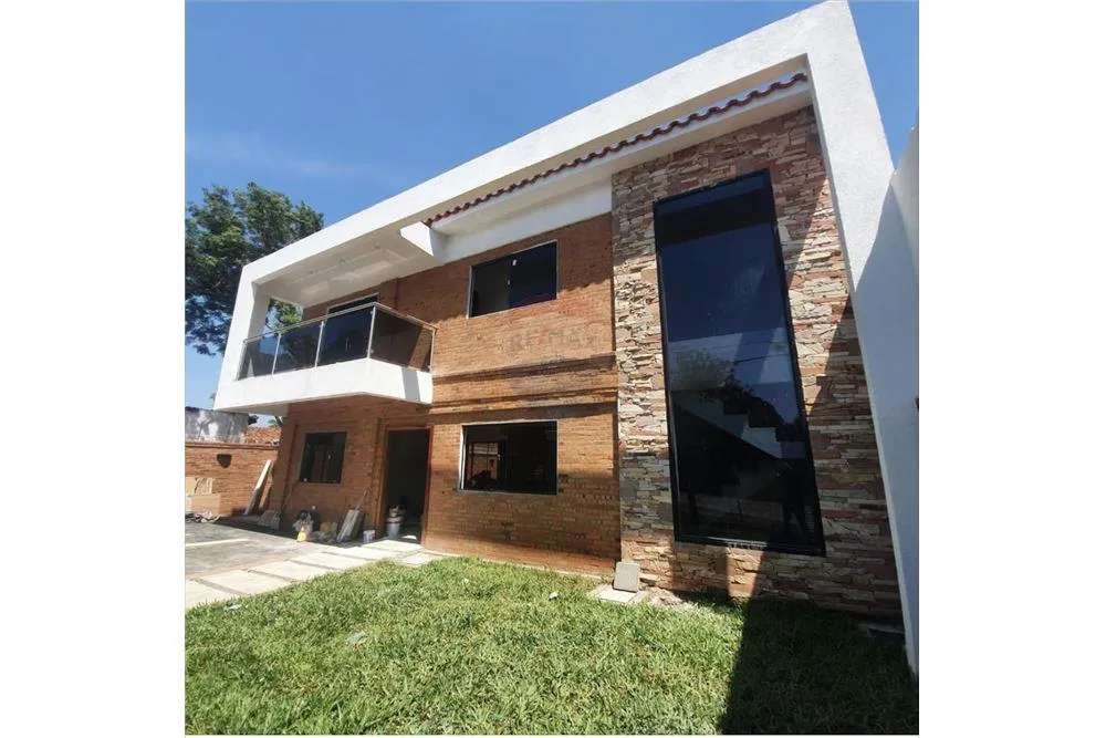HERMOSA CASA A ESTRENAR LUQUE — foto 3
