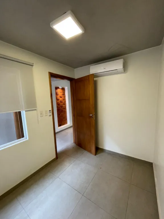 CARMELITAS – EL MANGAL: LUJOSO DÚPLEX DE ESTRENO, 3 SUITES, JARDÍN, PISCINA, 1.300 USD. — foto 3