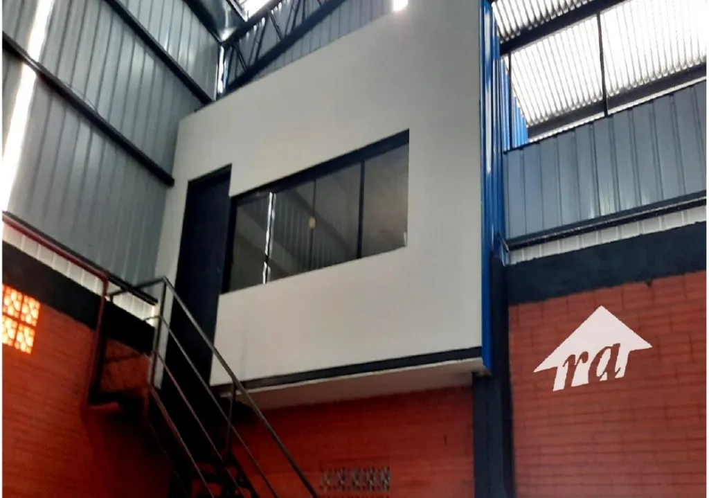 MR ALONSO: IMPECABLE DEPOSITO DE ESTRENO, 2 OFICINAS, 1.260 M2, IDEAL P EMPRESAS. — foto 2