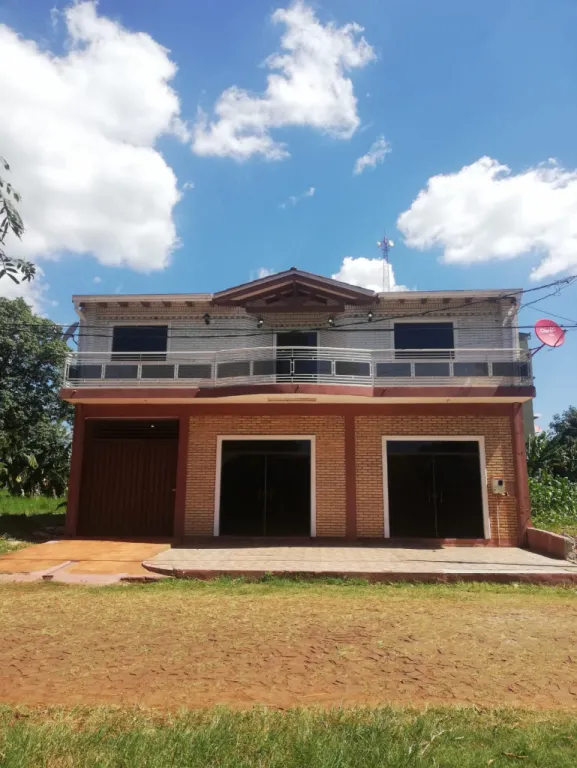 VENDO HERMOSA CASA CON SALÓN COMERCIAL ZONA UNE — foto 2