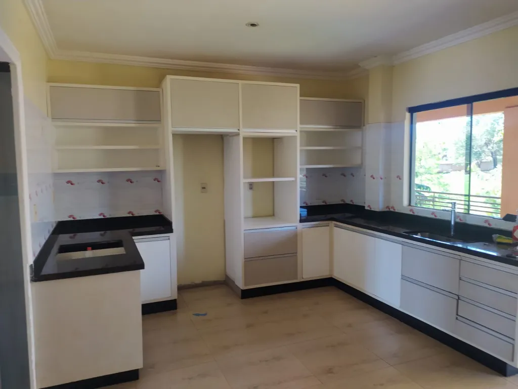 VENDO HERMOSA CASA CON SALÓN COMERCIAL ZONA UNE — foto 3