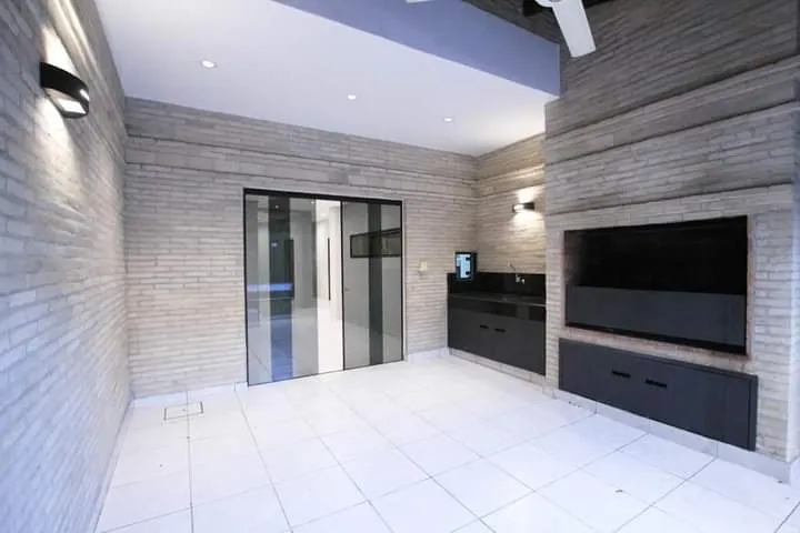 ALQUILO HERMOSO Y AMPLIO DUPLEX. ZONA COLEGIO BAUTISTA — foto 3