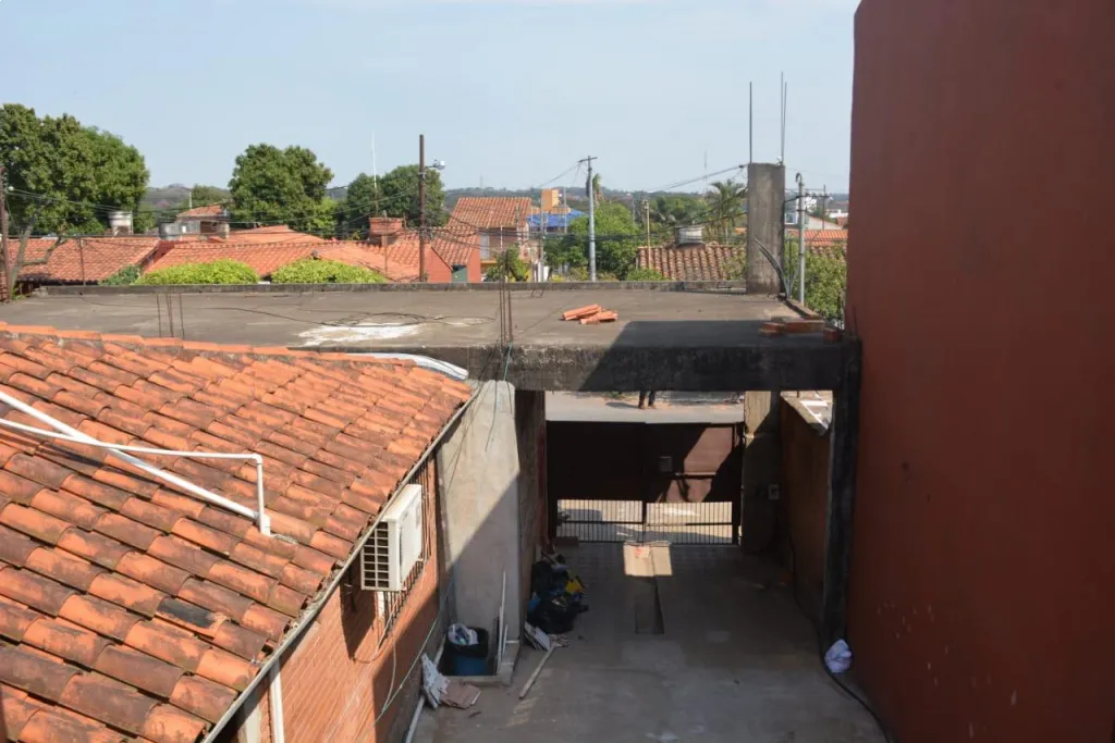 Vivienda Multifamiliar con Salones comerciales‼️ En Lambare — foto 2