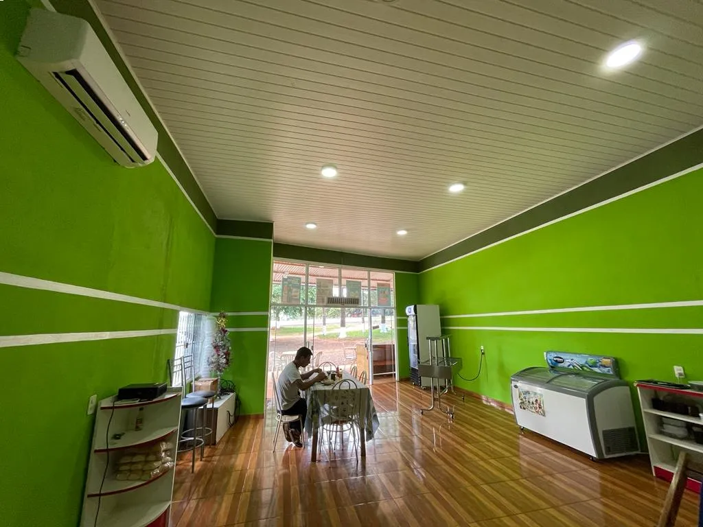 AMPIO SALON COMERCIAL CON VIVIENDA — foto 3