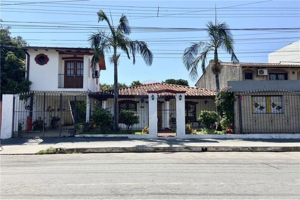 RESIDENCIA A MEDIA CUADRA DE AV. 1ER PRESIDENTE — foto 2