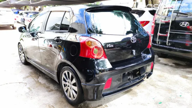 Toyota Vitz 2005 — foto 5