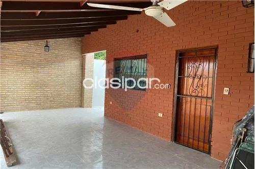 CASA SOBRE AVENIDA SAN ISIDRO - LAMBARÉ — foto 2