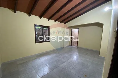CASA SOBRE AVENIDA SAN ISIDRO - LAMBARÉ — foto 3