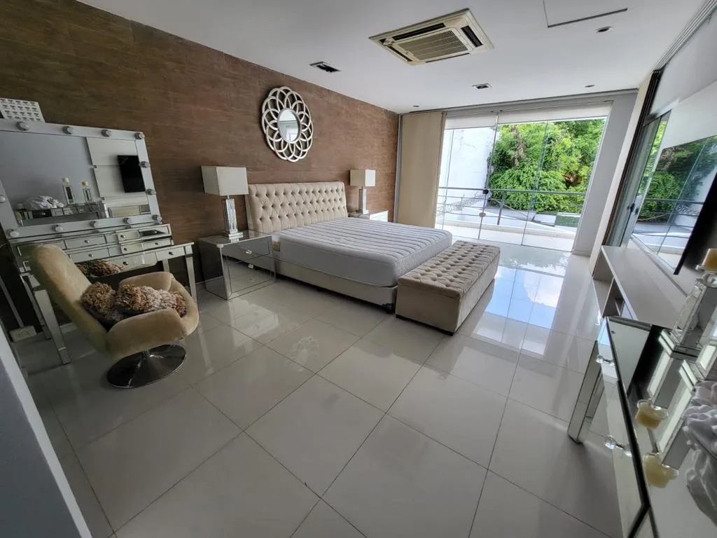 BO HERRERA: RESIDENCIA PREMIUM: 500M2, 3 SUITES, PISCINA, JARDÍN, 5 GARAJES, - 590.000 USD — foto 3