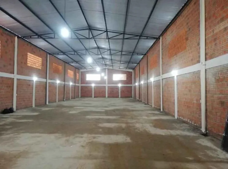 SAN LORENZO: 700M2, IMPECABLE DEPOSITO + OFICINAS, UBICACIÓN ESTRATEGICA, 7.000.000 GS. — foto 3