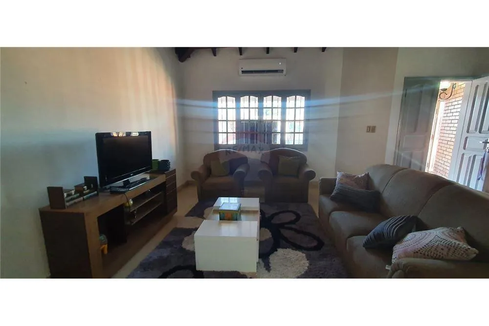 VENDO Hermosa y amplia casa con piscina Lambare — foto 2