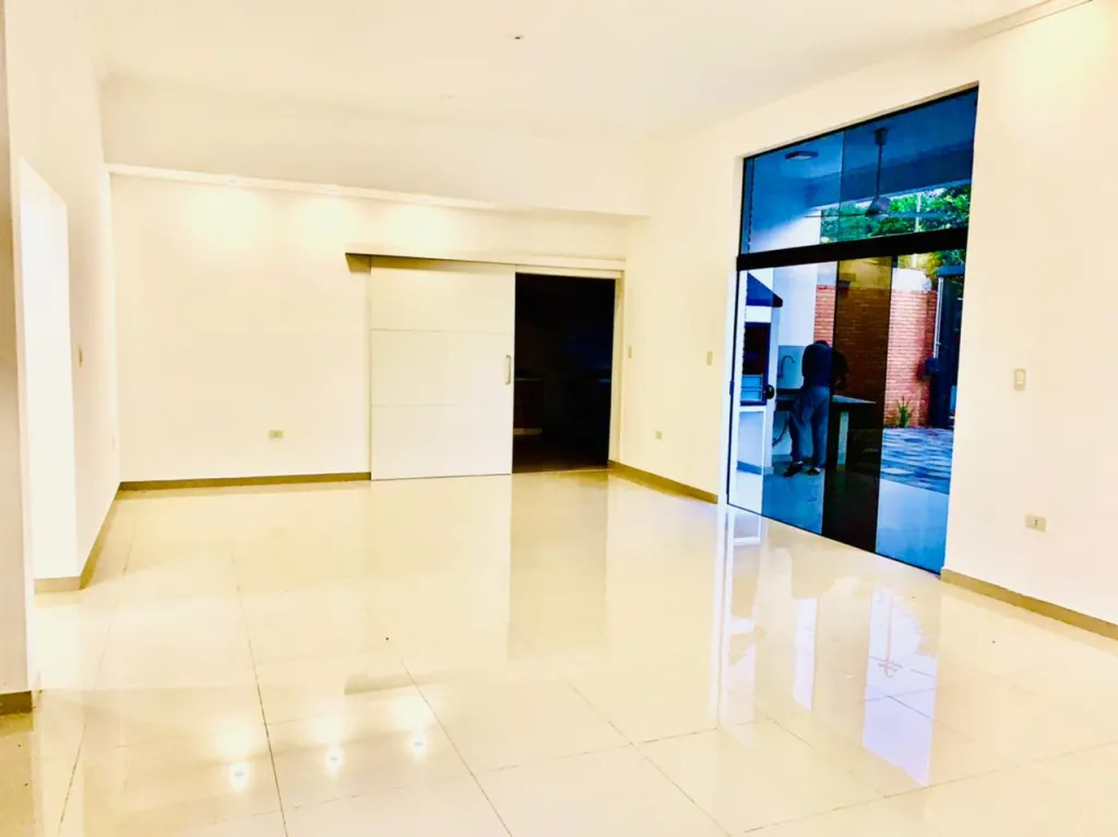 Duplex de 4 Dormitorios a Estrenar en Luque — foto 2