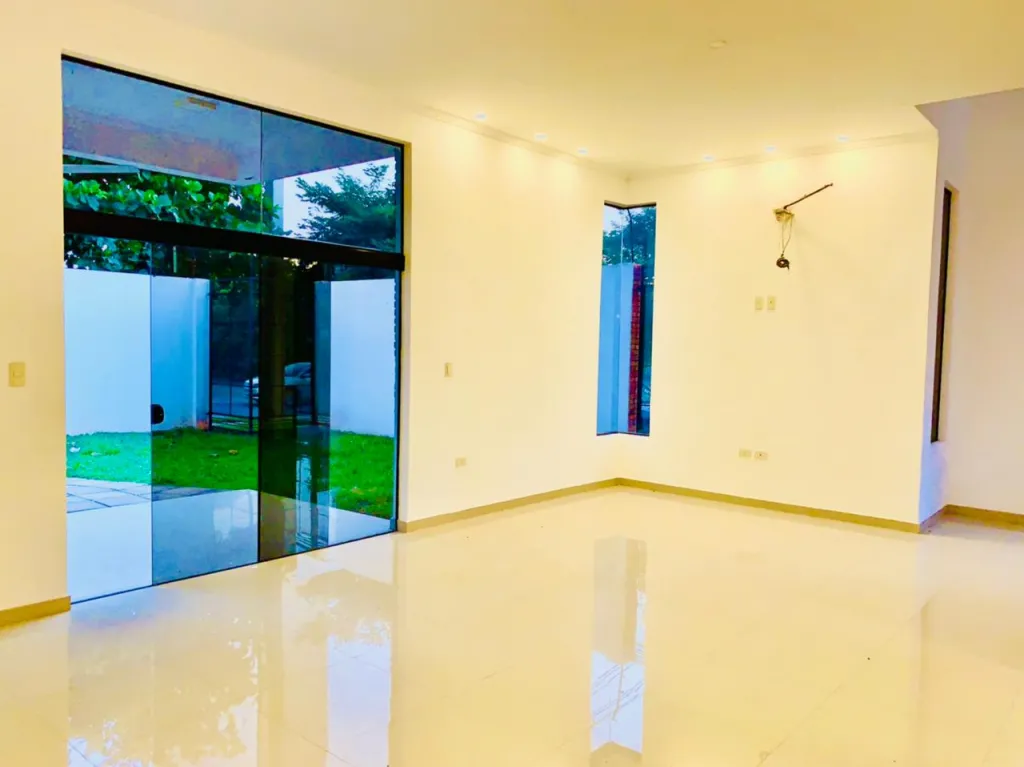 Duplex de 4 Dormitorios a Estrenar en Luque — foto 3